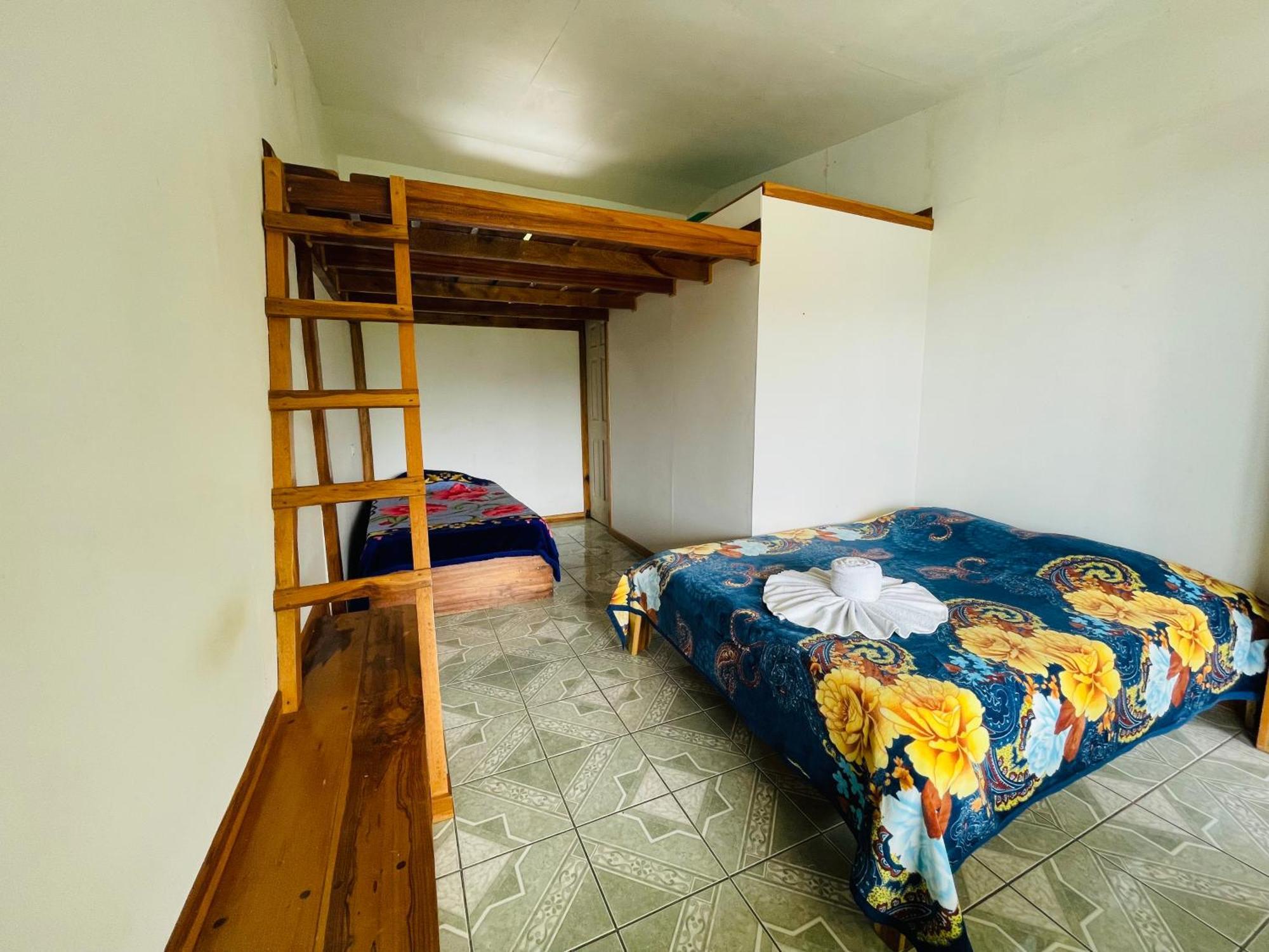 Cabinas Nuestra Kasa Monteverde Exterior foto