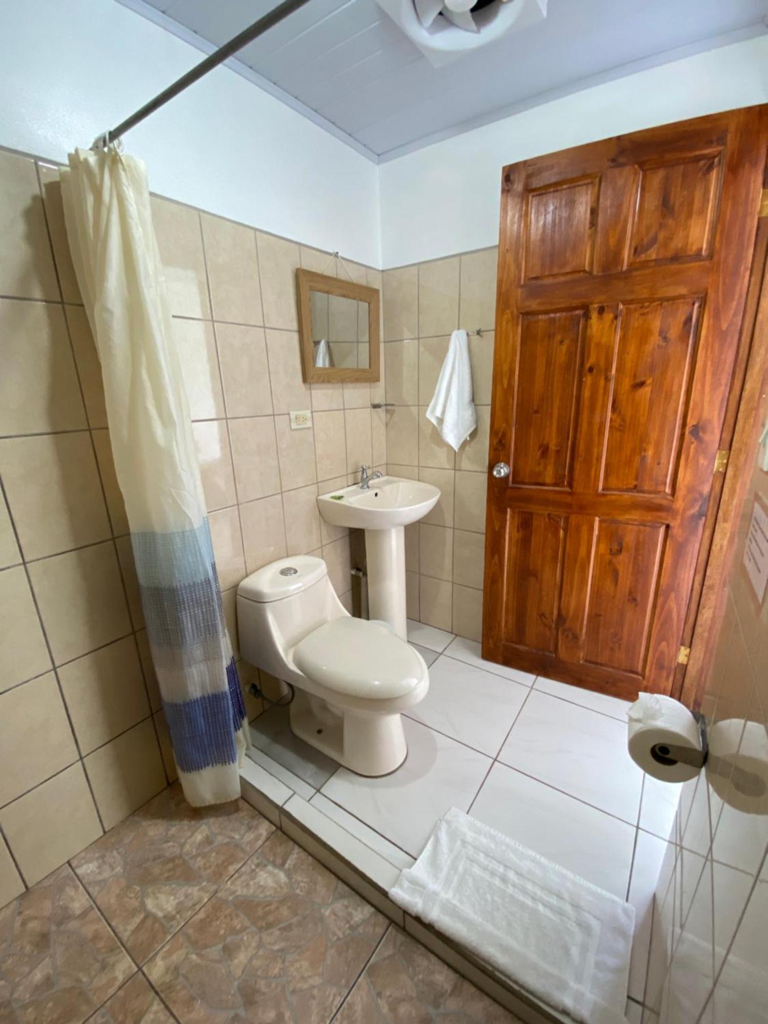 Cabinas Nuestra Kasa Monteverde Exterior foto