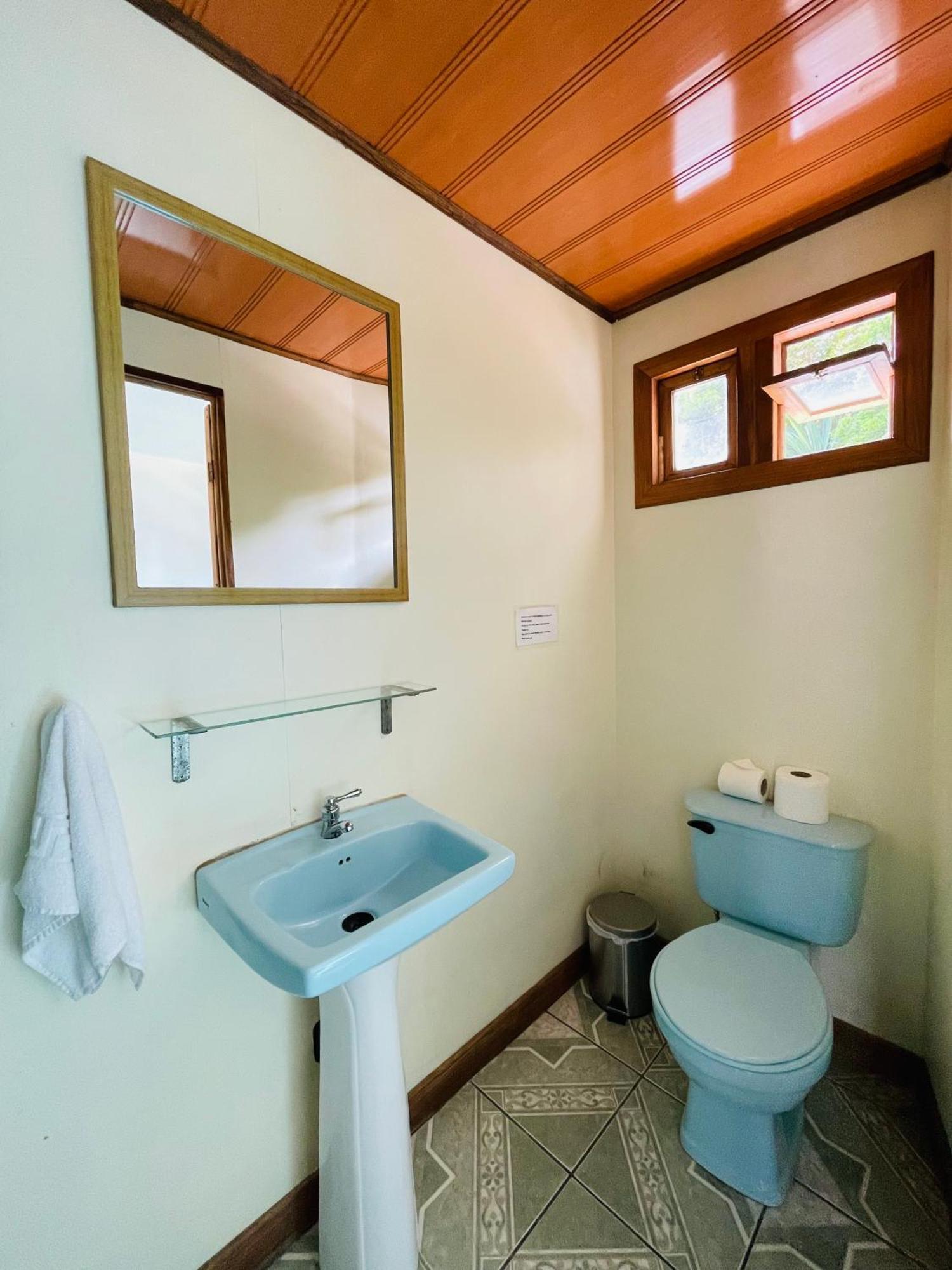 Cabinas Nuestra Kasa Monteverde Exterior foto